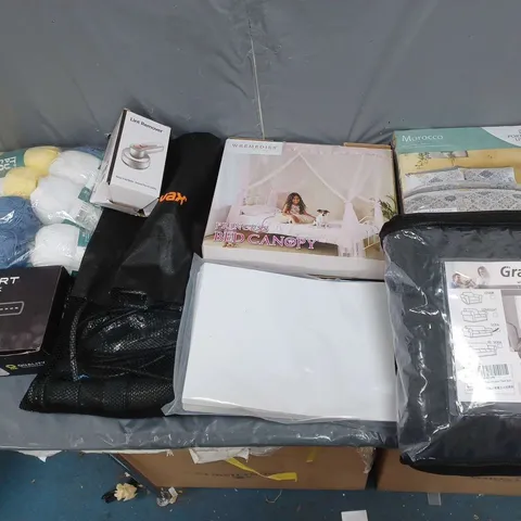 BOX OF APPROXIMATELY 15 ASSORTED HOUSEHOLD ITEMS TO INCLUDE SMARTLOCK, PRINCESS BED CANOPY, AND PORTFOLIO HOME MOROCCO ETC. 