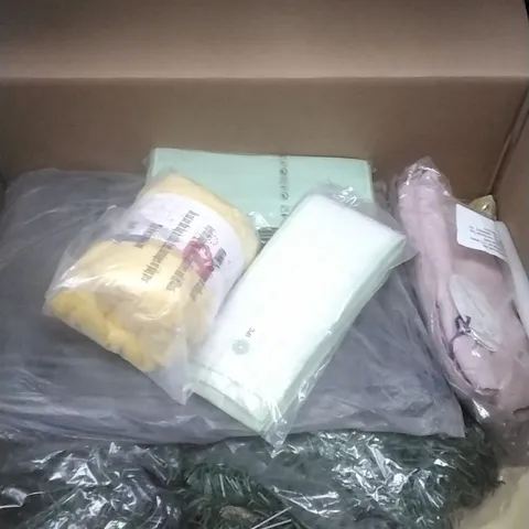 BOX OF ASSORTED ITEMS INCLUDING SOFA CUSHION, MICRO FIBRE CLOTHS, ARTIFICIAL CHRISTMAS TREE AND WOMENS CLOTHES 