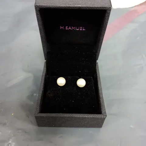 SET OF PEARL EARING 