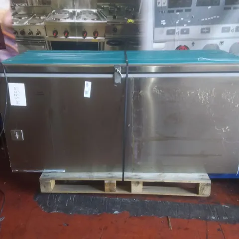 LARGE DISPLAY FRIDGE 