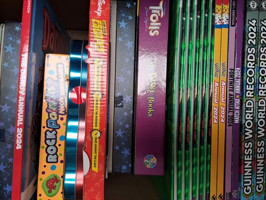 BOX OF APPROXIMATELY 10 ASSORTED BOOKS TO INCLUDE DISNEY CAN YOU ESCAPE, MINECRAFT THE ULTIMATE INVENTOR'S COLLECTION, GUINNESS WORLD RECORDS 2024, ETC