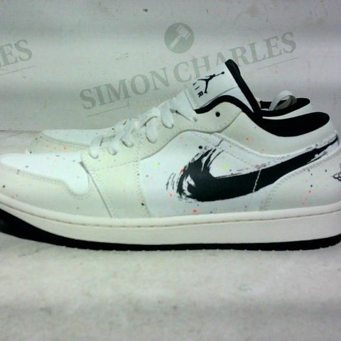BOXED PAIR OF NIKE TRAINERS (WHITE WITH PATTERN), SIZE 7.5 UK
