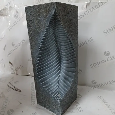 LUXFORM SOLAR LEAF DISPLAY 