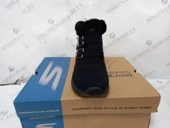 SKETCHERS ON THE GO WINTER FLING BOOT SIZE 6.5