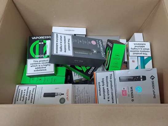 APPROXIMATELY 20 VAPES & E-CIGARETTES TO INCLUDE - VAPORESSO XROS 3 - GEEK VAPE POD Q - VAPORESSO GTX ONE ECT