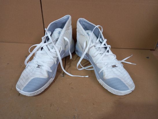 BOXED PAIR OF UNDER ARMOUR SHOES IN WHITE UK SIZE 15