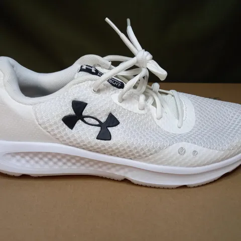 UNDER ARMOUR WHITE TRAINERS - SIZE 8UK