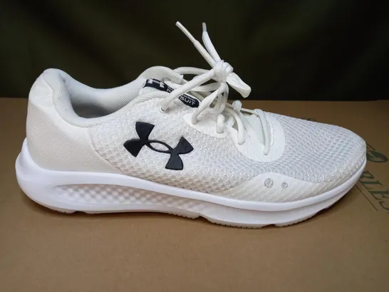 UNDER ARMOUR WHITE TRAINERS - SIZE 8UK