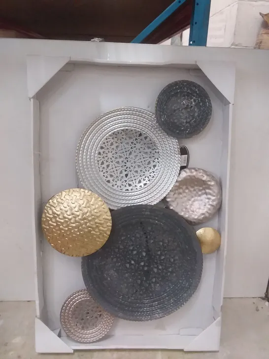 BOXED METAL WALL ART - CIRCULAR 