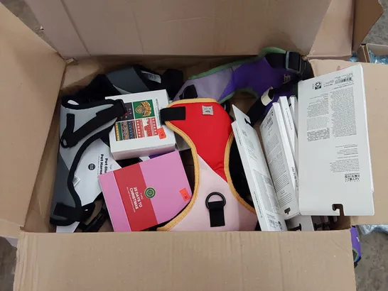 PALLET OF ASSORTED CONSUMER AND HOUSEHOLD PRODUCTS TO INCLUDE; DENIM JEAN SHORTS, TRAVEL PILLOW, PHONE CASES, WOMEN'S CROP COAT, DOG HARNESSES, CHRISTMAS CARDS ECT.