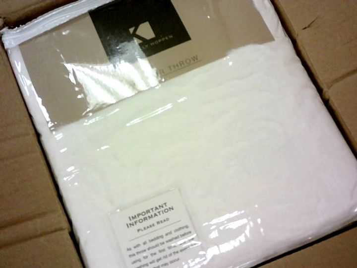 KELLY HOPPEN RUCHED FAUX FUR THROW WHITE 3268613Simon Charles Auctioneers