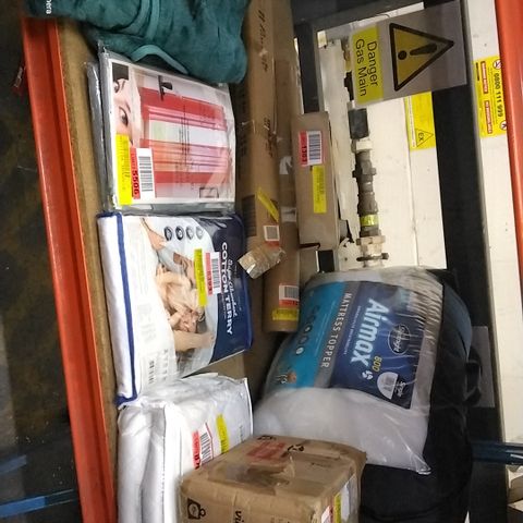 BOX OF ASSORTED ITEMS TO INCLUDE CURTAINS, MATTRESS TOPPER,CEILING LIGHT ETC