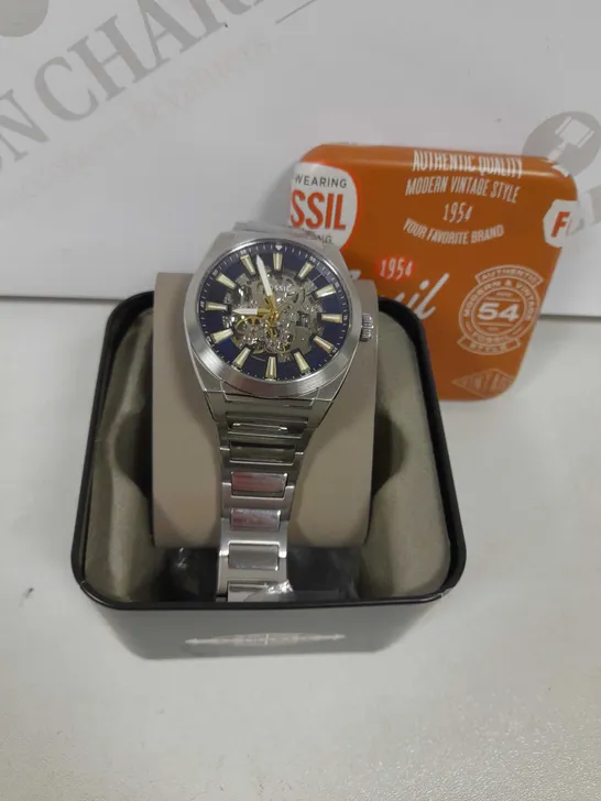 BOXED FOSSIL EVERETT SILVER STAINLESS STEEL WRIST WATCH