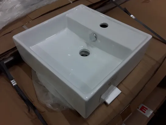 BOXED GOODHOME HENDRA CERAMIC COUNTERTOP BASIN 