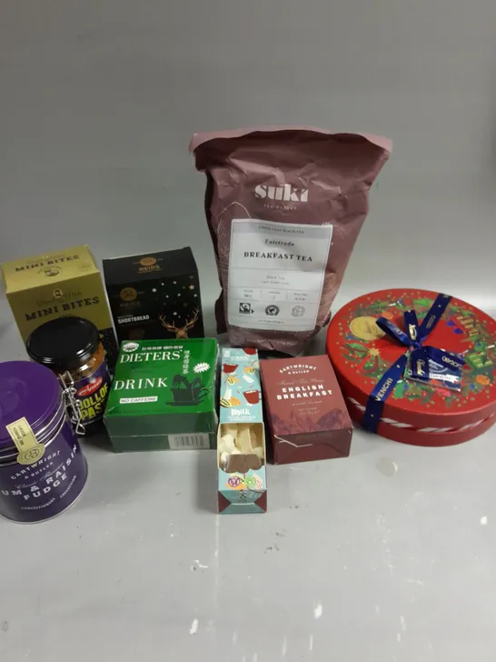 APPROXIMATELY 15 ASSORTED FOOD & DRINK PRODUCTS TO INCLUDE VENCHI CHOCOLATES, CARTWRIGHT TEA, REIDS SHORTBREAD ETC 