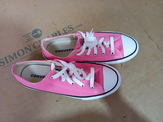 PAIR LO CONVERSE ALL STARS IN BRIGHT PINK, UK SIZE 2