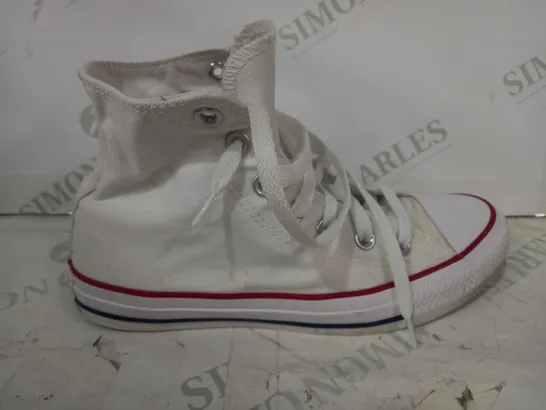 BOXED PAIR OF CONVERSE ALL STAR CANVAS SHOES IN WHITE UK SIZE 5