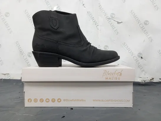 BOXED BLOWFISH MALIBU ANKLE BOOTS IN BLACK SIZE 7