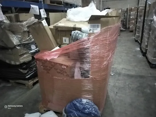 PALLET OF ASSORTED ITEMS TO INCLUDE POP UP TUNNELS, FOLDING CHAIRS, MIRRORS ETC