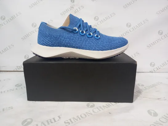 BOXED PAIR OF ALLBIRDS TREE DASHER 2 HOES IN BLUE UK SIZE 9