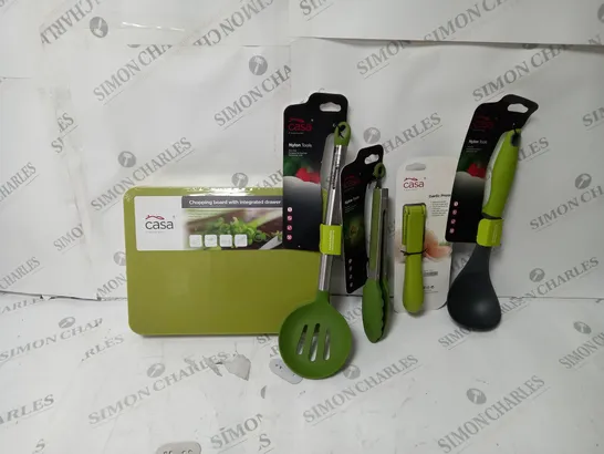 APPROXIMATELY 5 ASSORTED CASA PROFESSIONAL KITCHEN UTENSILS TO INCLUDE CHOPPING BOARD, GARLIC PRESS, TONG ETC. 