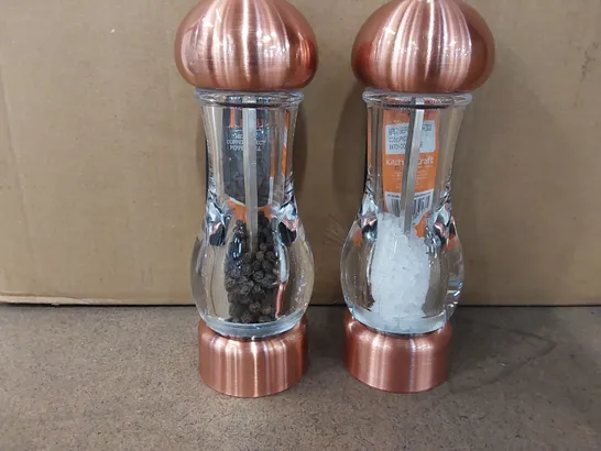 BOXED 4X MASTERCLASS MEDIUM COPPER EFFECT SALT MILL, 1X MASTERCLASS MEDIUM COPPER EFFECT PEPPER MILL (1 BOX)