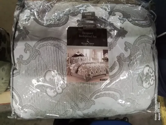 BAGGED GINA COTTON BLEND DAMASK BEDSPREAD WITH PILLOW CASES -KINGSIZE-