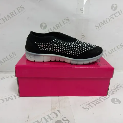 APPROXIMATELY 18 BOXED PAIRS OF LOU LOU SHOES BY SUMMER KIDS SLIP ON TRAINERS IN BLACK VARIOUS SIZE TO INCLUDE 26, 28, 30 