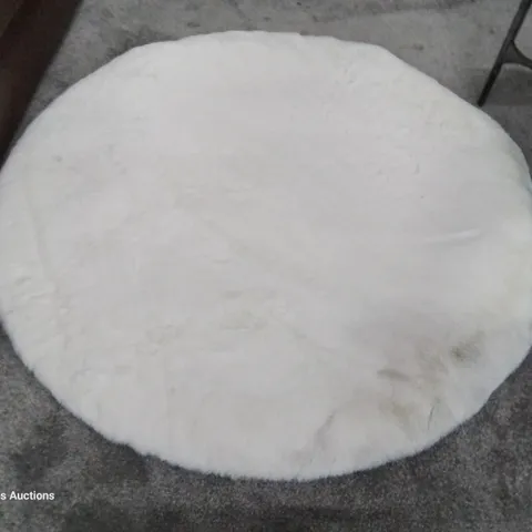 DESIGNER THINK FAUX RABBIT FUR CIRCULAR RUG 120cm diam WHITE