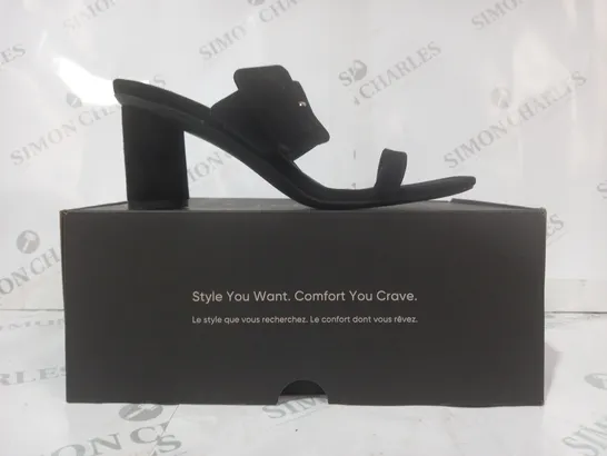 BOXED PAIR OF VIONIC OPEN TOE BLOCK HEEL SANDALS IN BLACK SIZE 7