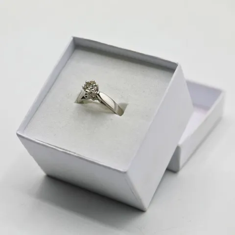 PLATINUM SOLITAIRE RING SET WITH A NATURAL DIAMOND
