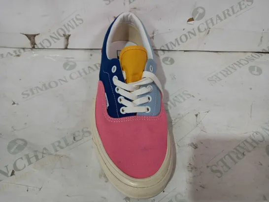 BOXED PAIR OF VANS SHOES IN MULTICOLOUR UK SIZE 9