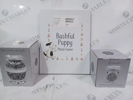 APPROXIMATELY 10 ASSORTED HOUSEHOLD ITEMS TO INCLUDE BASHFUL PUPPY PHOTO FRAME, SILVER SPARKLE WAX MELT & OIL WARMER, MILLE CRYSTAL OIL BURNER, ETC