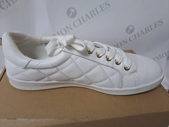 BOXED DUNE LONDON TRAINERS IN WHITE SIZE 6.5 