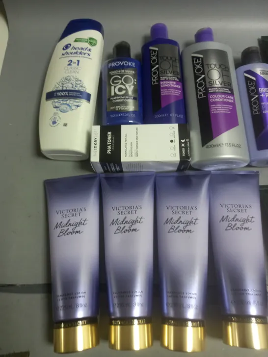 LOT OF APPROXIMATELY 20 ASSORTED HEALTH AND BEAUTY ITEMS TO INCLUDE PROVOKE CONDITIONER, VICTORIAS SECRET MIDNIGHT BLOOM AND HEATH FACE WASH