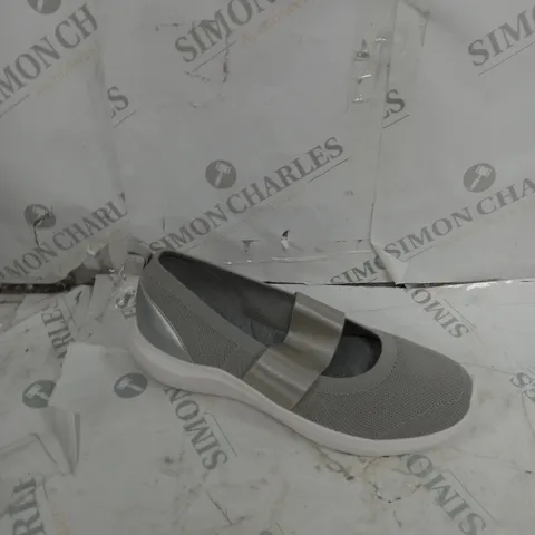 CLARKS NOVA BALERINA SHOES IN LIGHT GREY SIZE 5 - UNBOXED