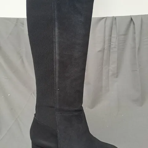 BOXED PAIR OF DUNE LONDON LOW BLOCK HEEL KNEE-HIGH BOOTS IN BLACK SIZE 6