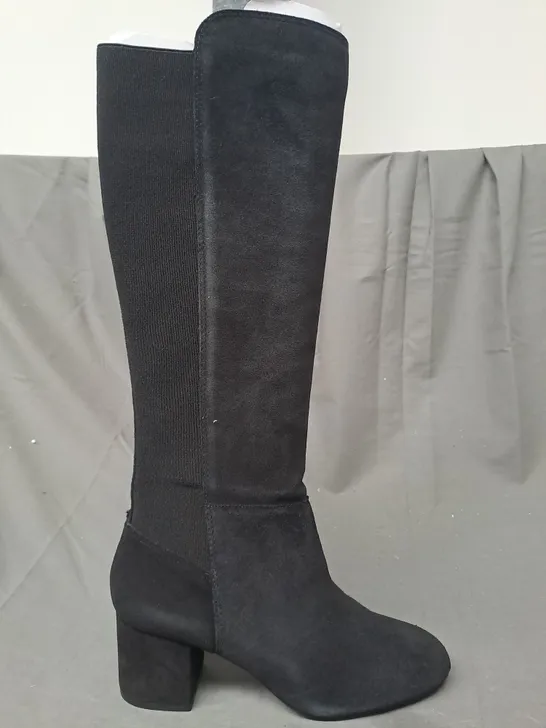 BOXED PAIR OF DUNE LONDON LOW BLOCK HEEL KNEE-HIGH BOOTS IN BLACK SIZE 6