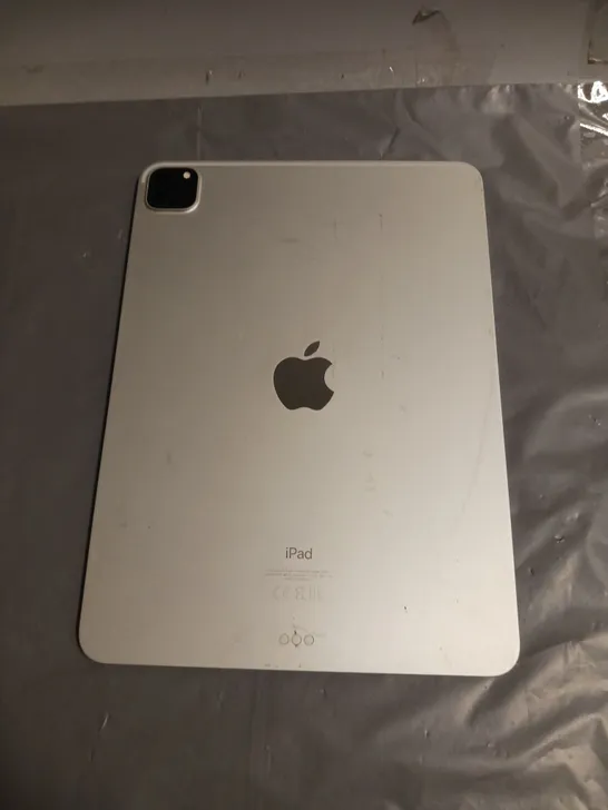 APPLE IPAD PRO 11" 3RD GEN TABLET IN SILVER