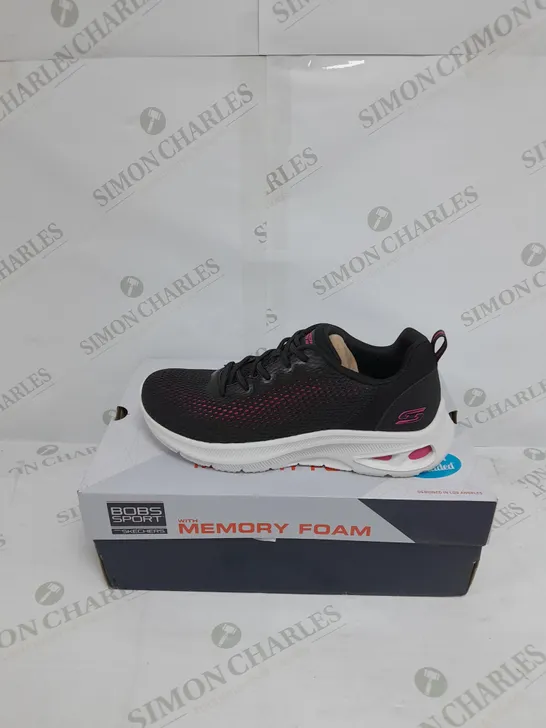 BOXED BOBS SPORT TRAINERS SIZE 4