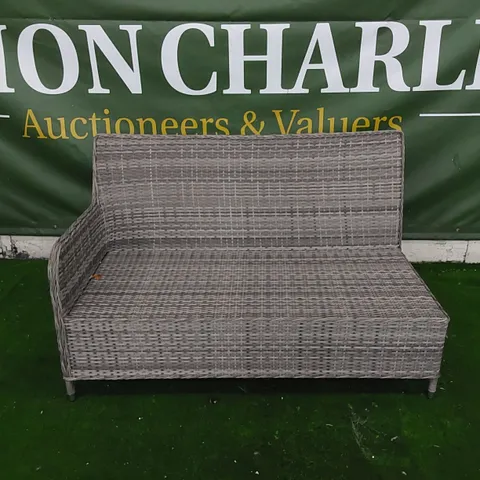 DESIGNER RATTAN GARDEN/PATIO SOFA PIECE 