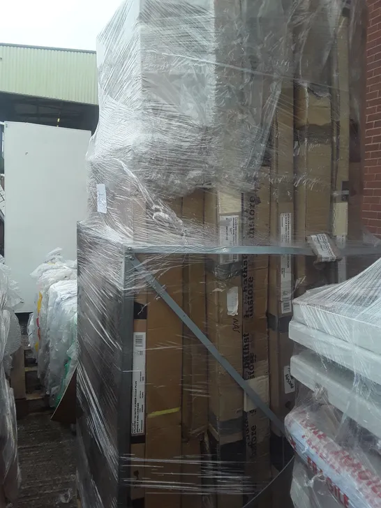 PALLET OF APPROXIMATELY 15 SHOWER GLASS PANELS