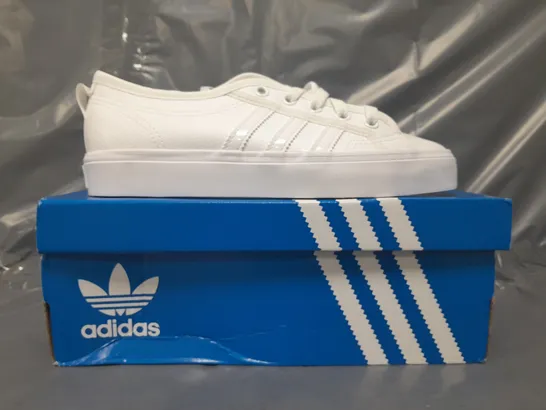 BOXED PAIR OF ADIDAS NIZZA LO CL SHOES IN WHITE UK SIZE 4