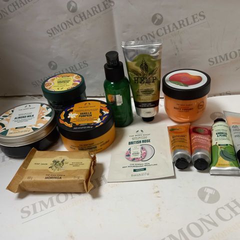 LOT OF APPROX 12 ASSORTED THE BODY SHOP PRODUCTS TO INCLUDE VANILLA PUMPKIN BODY BUTTER, HEMP HAND PROTECTOR, MORINGA SOAP, ETC