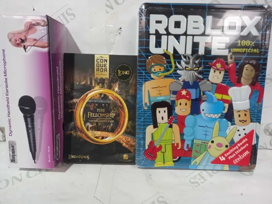 BOX OF APPROXIMATELY 15 ASSORTED TOYS AND GAMES TO INCLUDE ROBLOX UNITE, THE CONQUEROR LORD OF THE RINGS VIRTUAL CHALLENGE, DYNAMIC HANDHELD KARAOKE MICROPHONE, ETC