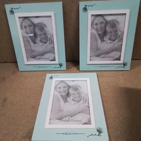 BOX CONTAINING APPROXIMATELY 45 13X18CM PHOTO FRAMES