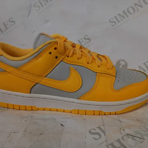 BOXED PAIR OF NIKE DUNK LOW TRAINERS IN YELLOW/GREY UK SIZE 6