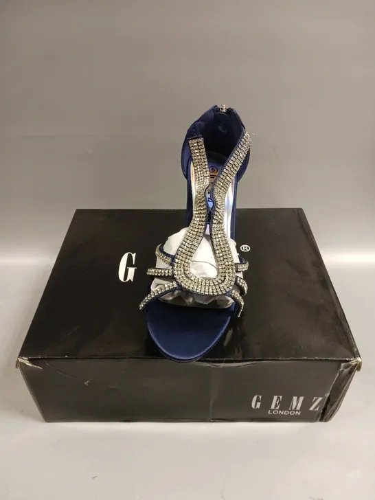 BOXED PAIR OF GEMZ LONDON OPEN TOE HIGH HEEL SHOES IN SATIN NAVY - 5