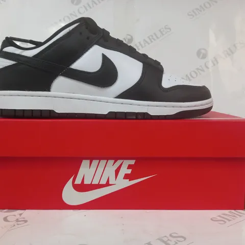BOXED PAIR OF NIKE DUNK LOW RETRO SHOES IN BLACK UK SIZE 8