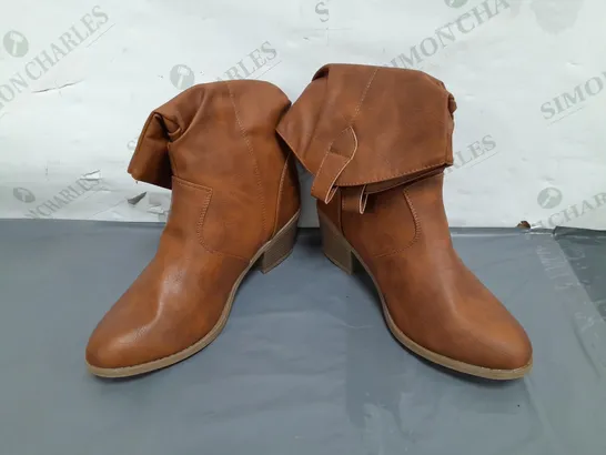 BOXED PAIR OF DESIGNER LOW HEEL BOOTS IN BROWN EU SIZE 39